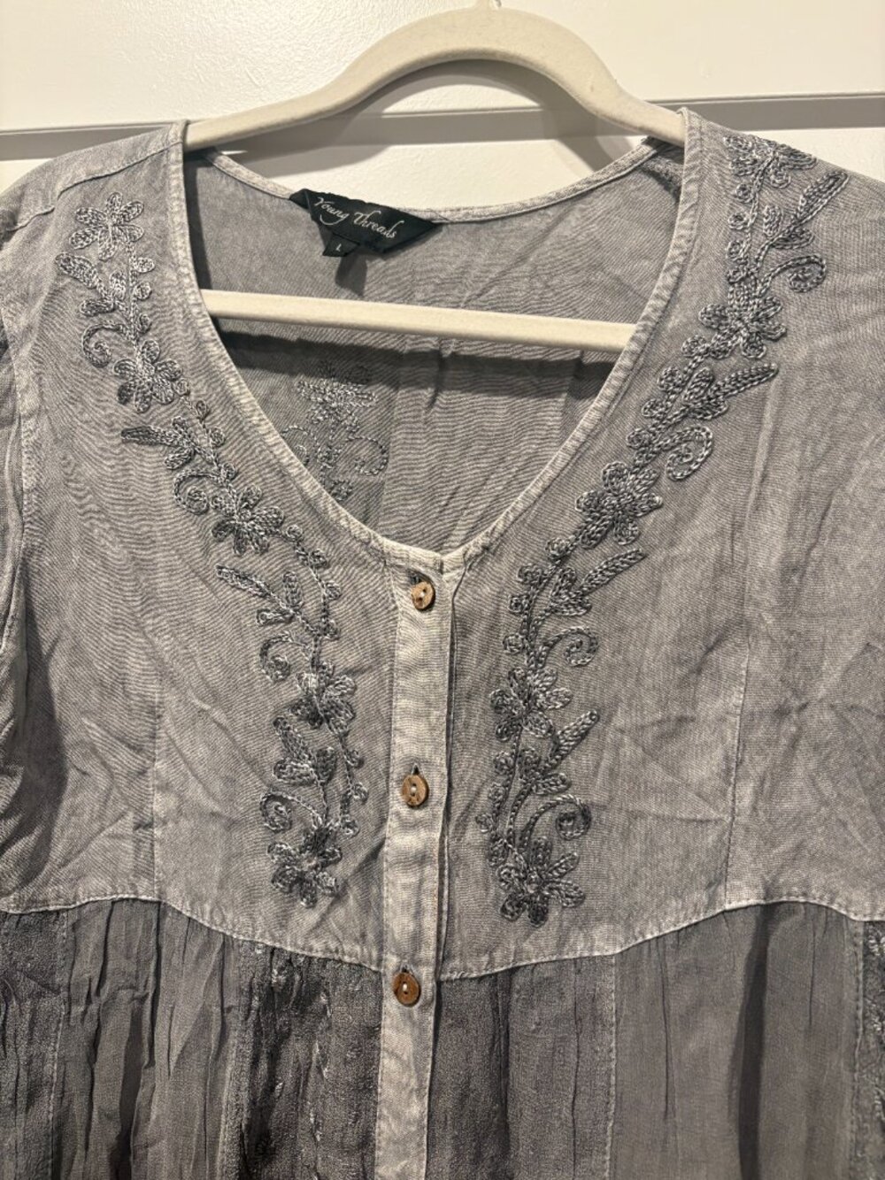 Young Threads Size Large Shirt - Picture 3 of 4